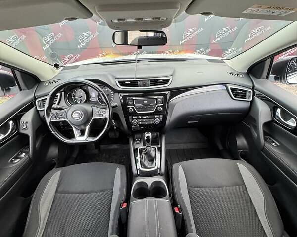 Белый Ниссан Кашкай, объемом двигателя 1.2 л и пробегом 143 тыс. км за 15000 $, фото 20 на Automoto.ua