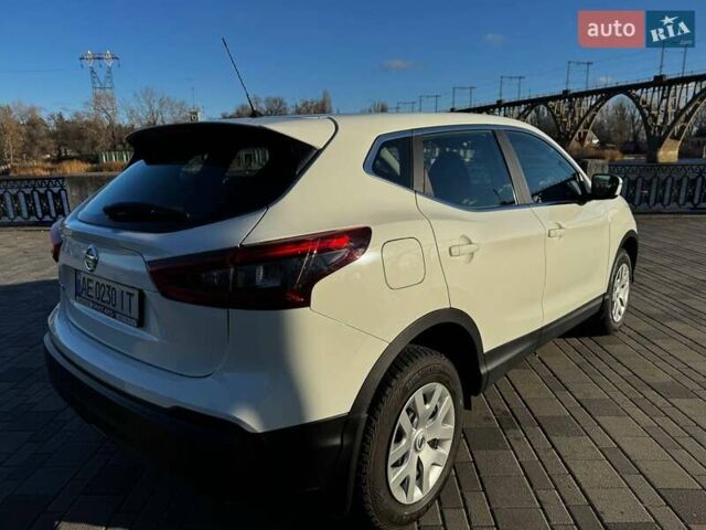 Білий Ніссан Кашкай, об'ємом двигуна 1.2 л та пробігом 62 тис. км за 15900 $, фото 4 на Automoto.ua