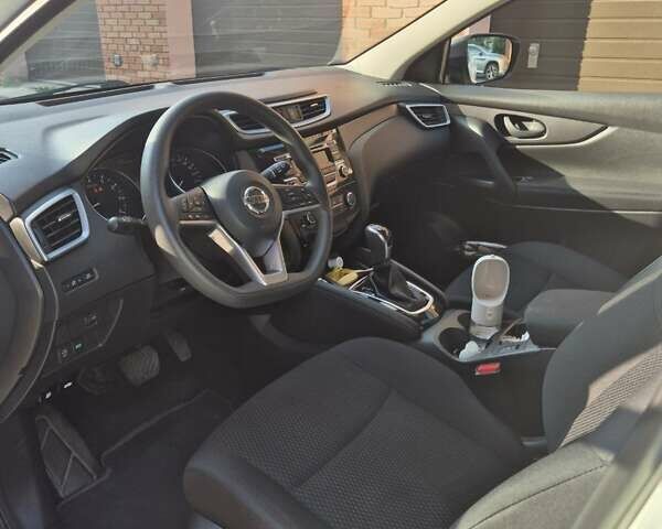 Белый Ниссан Кашкай, объемом двигателя 1.2 л и пробегом 49 тыс. км за 17000 $, фото 7 на Automoto.ua