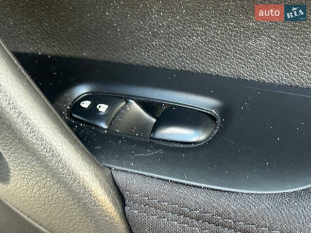 Белый Ниссан Кашкай, объемом двигателя 1.2 л и пробегом 113 тыс. км за 10950 $, фото 48 на Automoto.ua