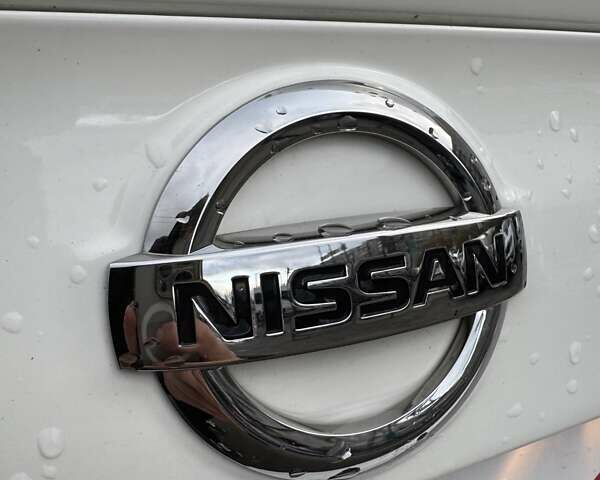 Белый Ниссан Кашкай, объемом двигателя 1.2 л и пробегом 143 тыс. км за 15000 $, фото 8 на Automoto.ua