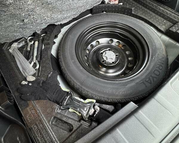 Белый Ниссан Кашкай, объемом двигателя 1.2 л и пробегом 143 тыс. км за 15000 $, фото 14 на Automoto.ua