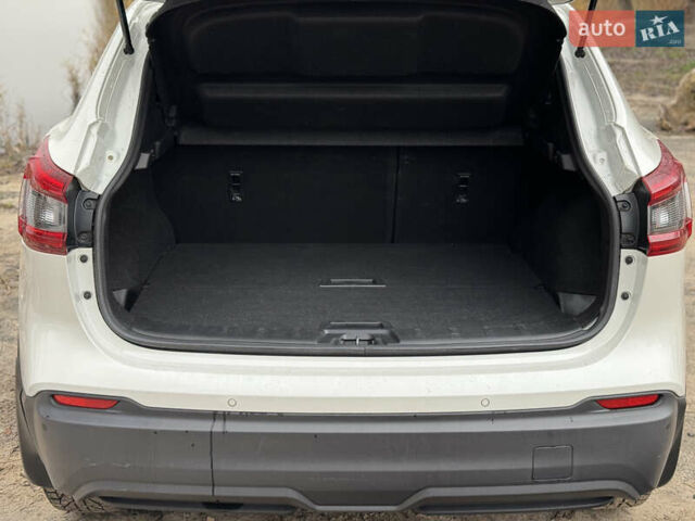 Белый Ниссан Кашкай, объемом двигателя 1.2 л и пробегом 76 тыс. км за 13300 $, фото 25 на Automoto.ua