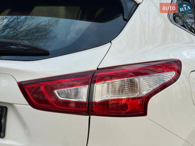 Белый Ниссан Кашкай, объемом двигателя 1.2 л и пробегом 113 тыс. км за 10950 $, фото 18 на Automoto.ua