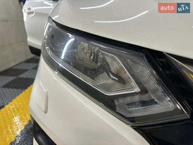 Белый Ниссан Кашкай, объемом двигателя 1.6 л и пробегом 103 тыс. км за 15499 $, фото 7 на Automoto.ua