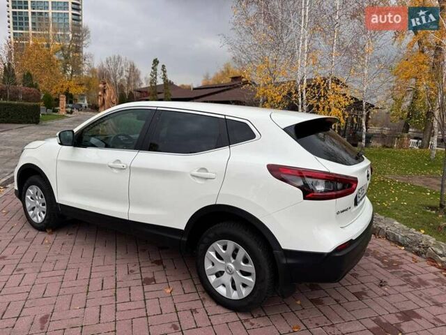 Белый Ниссан Кашкай, объемом двигателя 1.2 л и пробегом 161 тыс. км за 11900 $, фото 3 на Automoto.ua