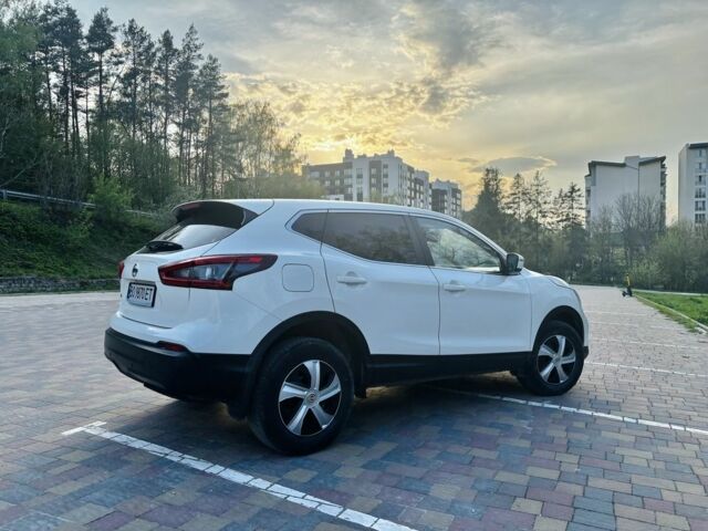 Белый Ниссан Кашкай, объемом двигателя 1.2 л и пробегом 130 тыс. км за 12300 $, фото 4 на Automoto.ua