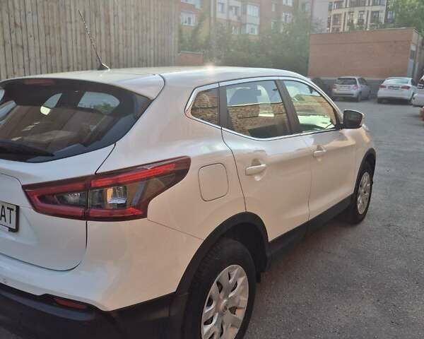 Белый Ниссан Кашкай, объемом двигателя 1.2 л и пробегом 49 тыс. км за 17000 $, фото 5 на Automoto.ua