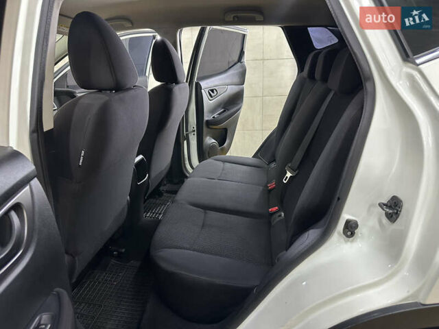 Белый Ниссан Кашкай, объемом двигателя 1.6 л и пробегом 103 тыс. км за 15499 $, фото 19 на Automoto.ua