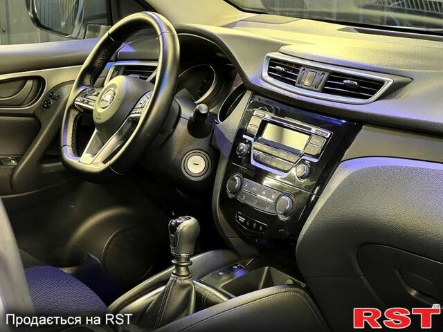 Белый Ниссан Кашкай, объемом двигателя 1.2 л и пробегом 200 тыс. км за 10999 $, фото 6 на Automoto.ua