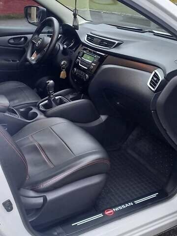 Белый Ниссан Кашкай, объемом двигателя 1.2 л и пробегом 90 тыс. км за 14200 $, фото 15 на Automoto.ua