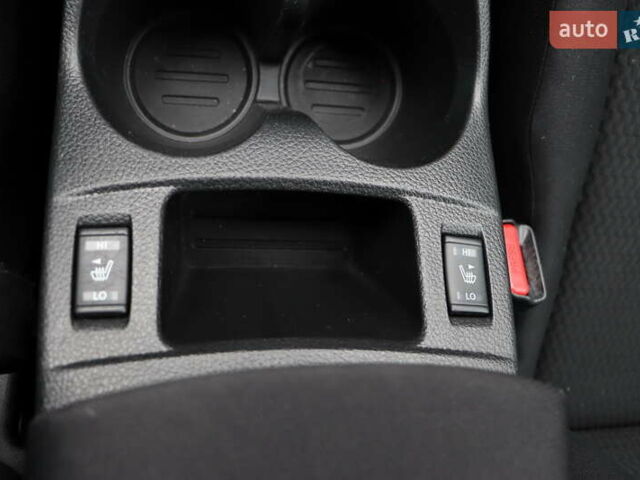 Белый Ниссан Кашкай, объемом двигателя 1.6 л и пробегом 245 тыс. км за 15900 $, фото 21 на Automoto.ua