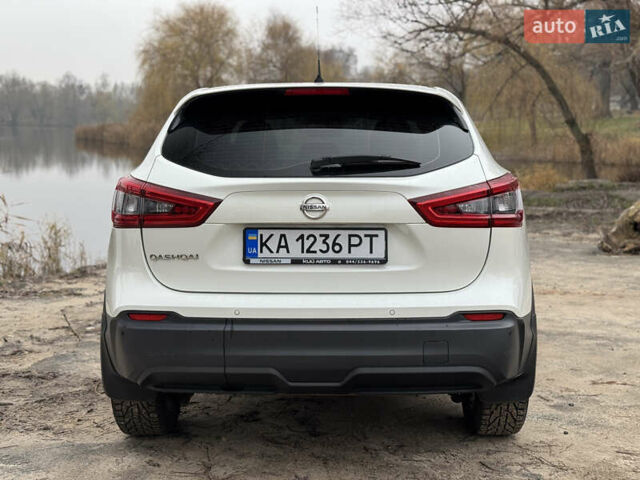 Белый Ниссан Кашкай, объемом двигателя 1.2 л и пробегом 76 тыс. км за 13300 $, фото 11 на Automoto.ua