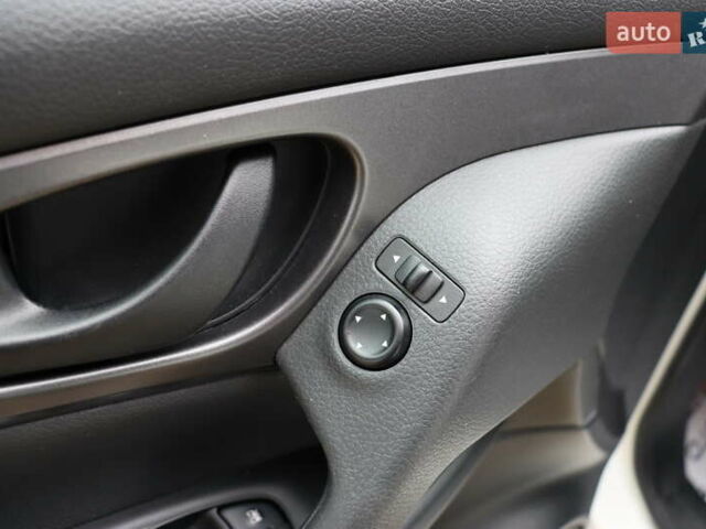 Белый Ниссан Кашкай, объемом двигателя 1.6 л и пробегом 245 тыс. км за 15900 $, фото 10 на Automoto.ua