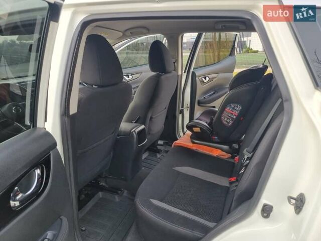 Белый Ниссан Кашкай, объемом двигателя 1.2 л и пробегом 178 тыс. км за 12800 $, фото 23 на Automoto.ua