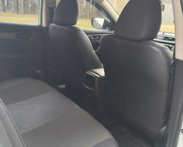 Белый Ниссан Кашкай, объемом двигателя 1.2 л и пробегом 42 тыс. км за 18200 $, фото 1 на Automoto.ua