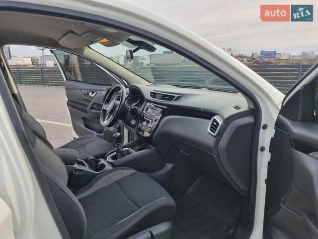 Белый Ниссан Кашкай, объемом двигателя 1.2 л и пробегом 178 тыс. км за 12800 $, фото 28 на Automoto.ua