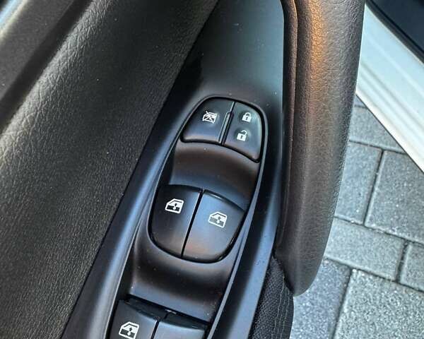 Білий Ніссан Кашкай, об'ємом двигуна 1.2 л та пробігом 62 тис. км за 15900 $, фото 15 на Automoto.ua