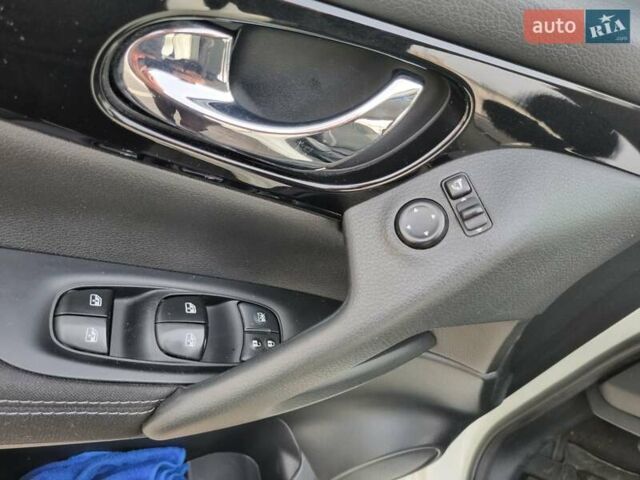 Белый Ниссан Кашкай, объемом двигателя 1.2 л и пробегом 178 тыс. км за 12800 $, фото 31 на Automoto.ua