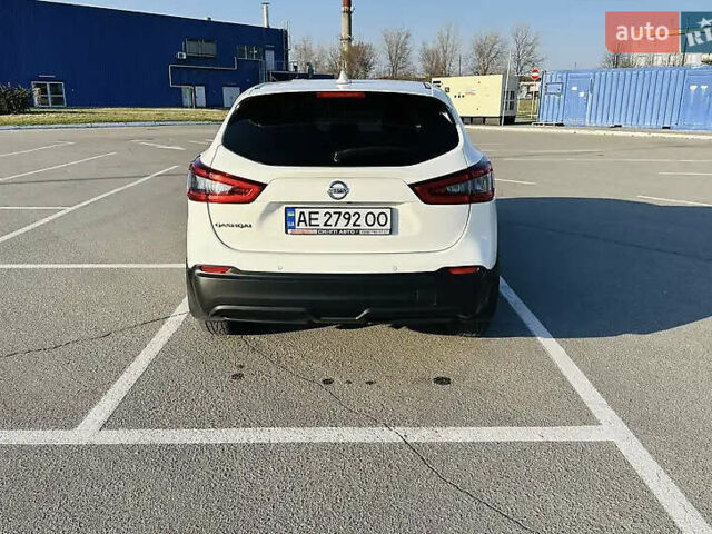 Белый Ниссан Кашкай, объемом двигателя 1.2 л и пробегом 100 тыс. км за 12900 $, фото 5 на Automoto.ua