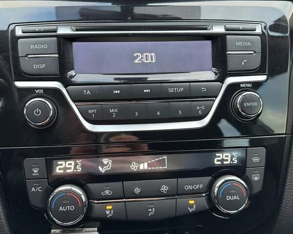 Белый Ниссан Кашкай, объемом двигателя 1.2 л и пробегом 143 тыс. км за 15000 $, фото 24 на Automoto.ua