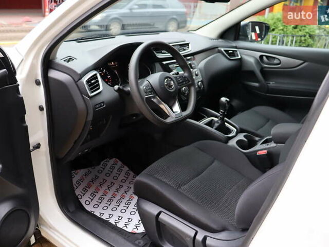 Белый Ниссан Кашкай, объемом двигателя 1.6 л и пробегом 245 тыс. км за 15900 $, фото 11 на Automoto.ua