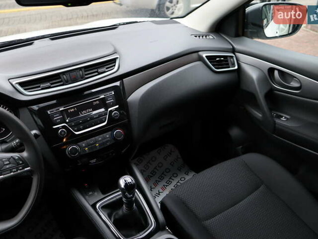 Белый Ниссан Кашкай, объемом двигателя 1.6 л и пробегом 245 тыс. км за 15900 $, фото 30 на Automoto.ua