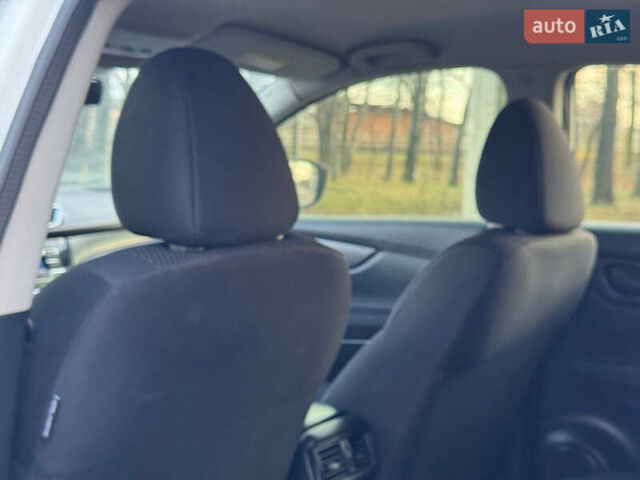 Белый Ниссан Кашкай, объемом двигателя 1.2 л и пробегом 113 тыс. км за 10950 $, фото 35 на Automoto.ua