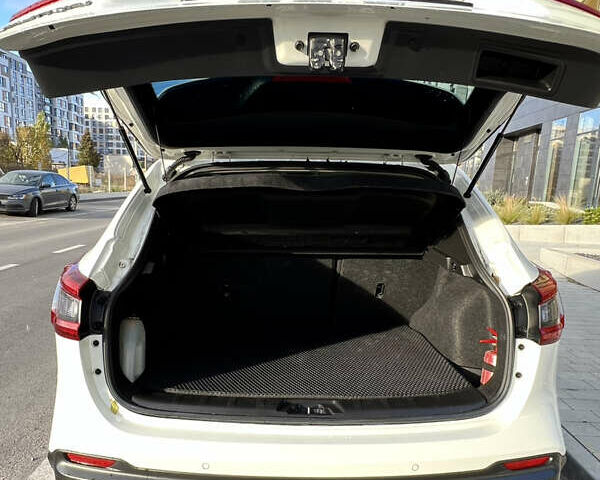 Белый Ниссан Кашкай, объемом двигателя 1.2 л и пробегом 99 тыс. км за 16490 $, фото 4 на Automoto.ua