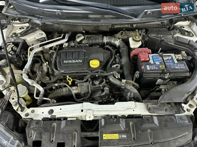 Белый Ниссан Кашкай, объемом двигателя 1.6 л и пробегом 103 тыс. км за 15499 $, фото 15 на Automoto.ua