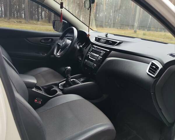 Белый Ниссан Кашкай, объемом двигателя 1.2 л и пробегом 42 тыс. км за 18200 $, фото 3 на Automoto.ua