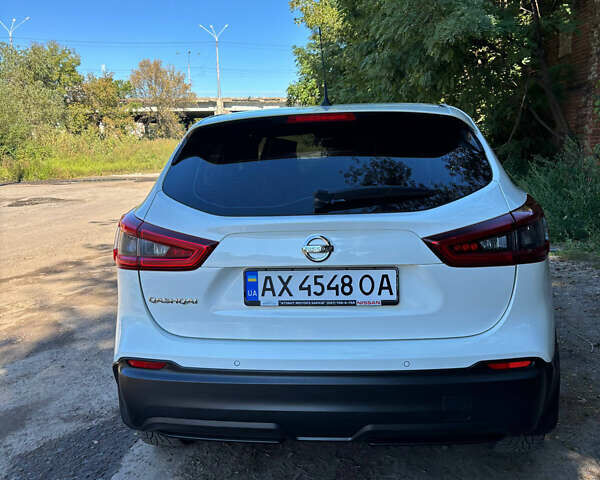 Белый Ниссан Кашкай, объемом двигателя 1.2 л и пробегом 87 тыс. км за 16200 $, фото 7 на Automoto.ua