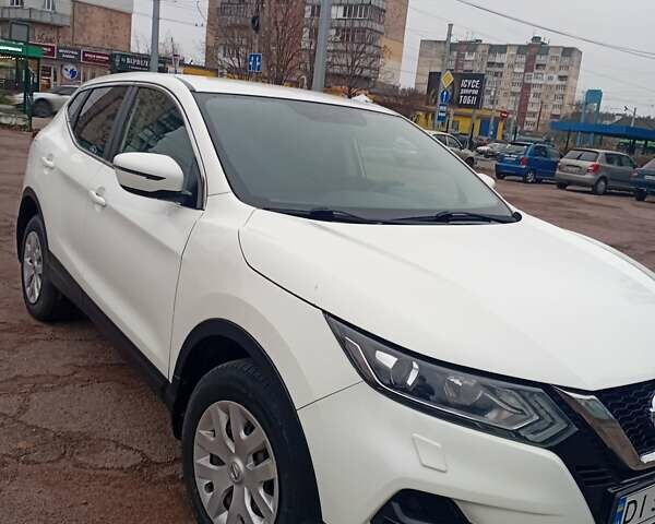 Белый Ниссан Кашкай, объемом двигателя 1.2 л и пробегом 143 тыс. км за 12500 $, фото 2 на Automoto.ua