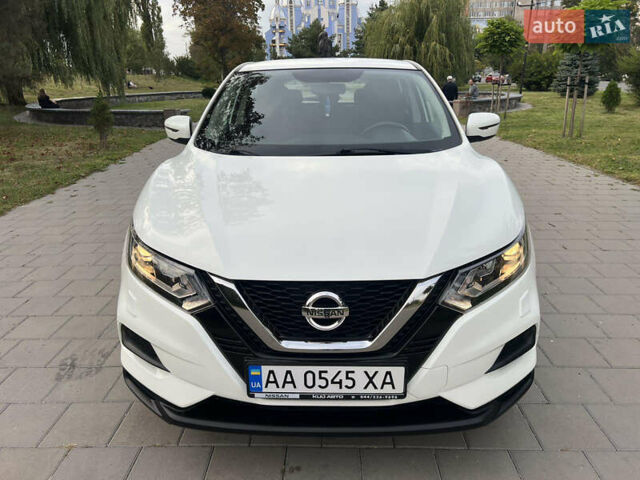 Белый Ниссан Кашкай, объемом двигателя 1.2 л и пробегом 64 тыс. км за 14200 $, фото 2 на Automoto.ua