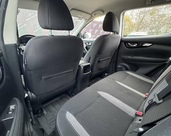 Белый Ниссан Кашкай, объемом двигателя 1.2 л и пробегом 143 тыс. км за 15000 $, фото 17 на Automoto.ua