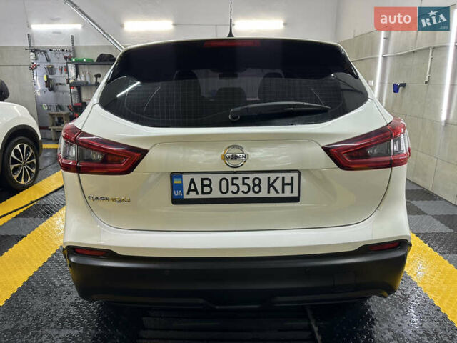 Белый Ниссан Кашкай, объемом двигателя 1.6 л и пробегом 103 тыс. км за 15499 $, фото 3 на Automoto.ua