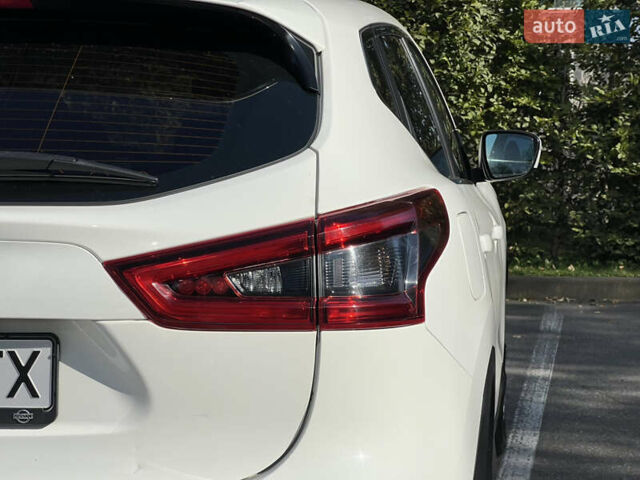 Білий Ніссан Кашкай, об'ємом двигуна 1.2 л та пробігом 205 тис. км за 11500 $, фото 43 на Automoto.ua