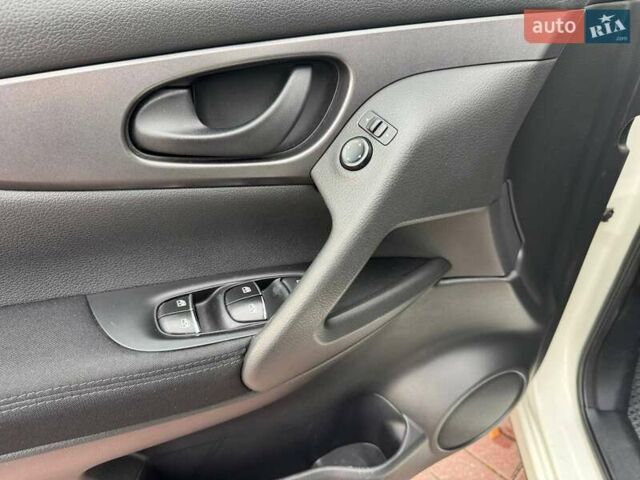 Белый Ниссан Кашкай, объемом двигателя 1.2 л и пробегом 161 тыс. км за 11900 $, фото 17 на Automoto.ua