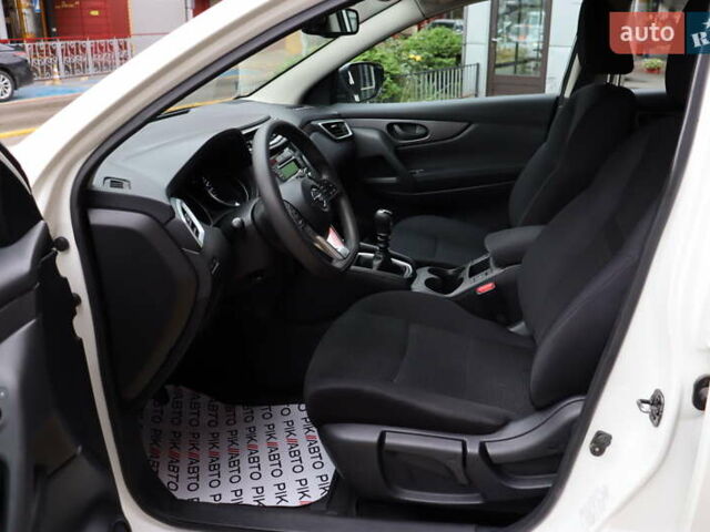 Белый Ниссан Кашкай, объемом двигателя 1.6 л и пробегом 245 тыс. км за 15900 $, фото 12 на Automoto.ua