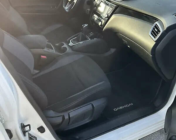 Белый Ниссан Кашкай, объемом двигателя 1.2 л и пробегом 100 тыс. км за 12900 $, фото 16 на Automoto.ua