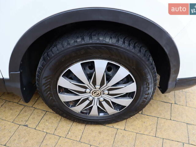 Белый Ниссан Кашкай, объемом двигателя 1.6 л и пробегом 245 тыс. км за 15900 $, фото 3 на Automoto.ua