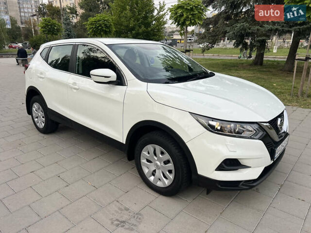Белый Ниссан Кашкай, объемом двигателя 1.2 л и пробегом 64 тыс. км за 14200 $, фото 3 на Automoto.ua