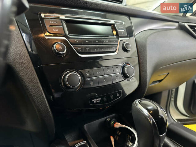 Белый Ниссан Кашкай, объемом двигателя 1.6 л и пробегом 103 тыс. км за 15499 $, фото 20 на Automoto.ua