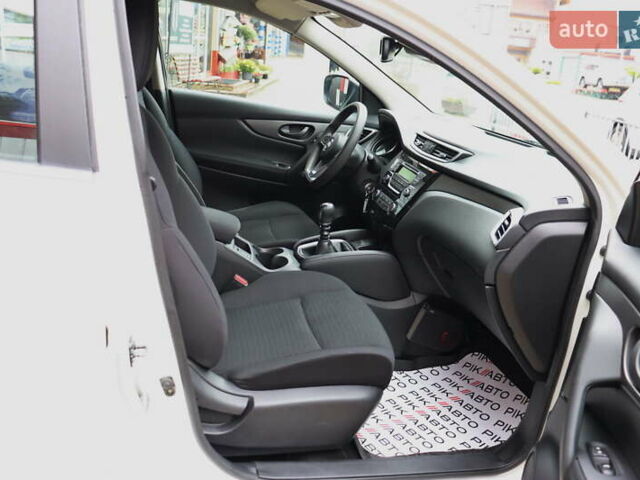 Белый Ниссан Кашкай, объемом двигателя 1.6 л и пробегом 245 тыс. км за 15900 $, фото 36 на Automoto.ua