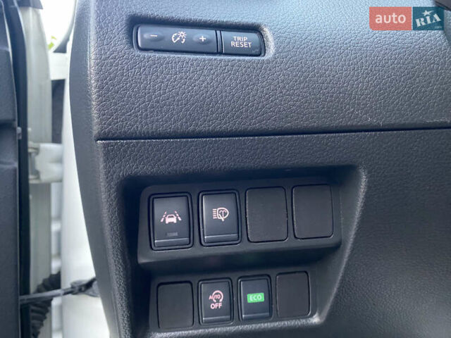 Белый Ниссан Кашкай, объемом двигателя 1.6 л и пробегом 92 тыс. км за 19950 $, фото 26 на Automoto.ua