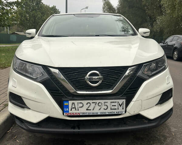 Белый Ниссан Кашкай, объемом двигателя 1.2 л и пробегом 82 тыс. км за 14300 $, фото 5 на Automoto.ua