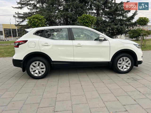 Белый Ниссан Кашкай, объемом двигателя 1.2 л и пробегом 64 тыс. км за 14200 $, фото 18 на Automoto.ua