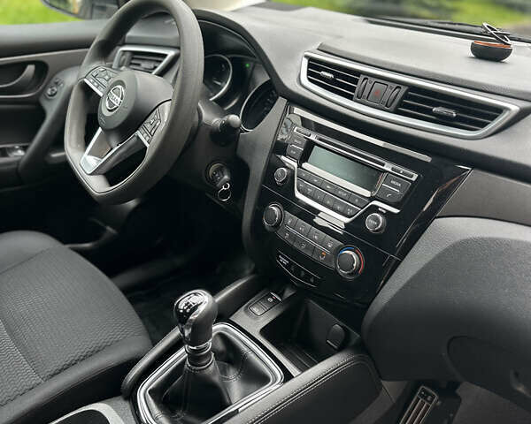 Белый Ниссан Кашкай, объемом двигателя 1.6 л и пробегом 245 тыс. км за 14800 $, фото 14 на Automoto.ua