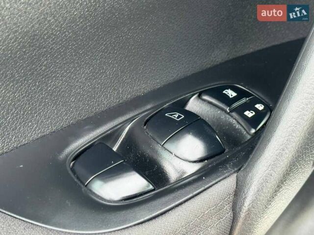 Белый Ниссан Кашкай, объемом двигателя 1.2 л и пробегом 112 тыс. км за 11850 $, фото 23 на Automoto.ua