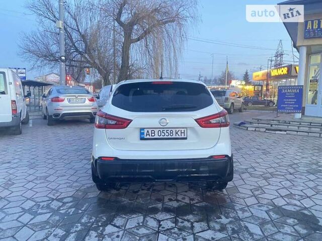 Білий Ніссан Кашкай, об'ємом двигуна 1.6 л та пробігом 102 тис. км за 16999 $, фото 4 на Automoto.ua